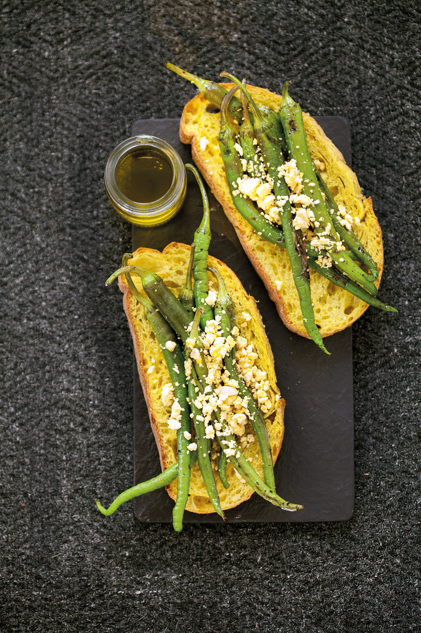 Zerdeçallı ve Cevizli Ekmek