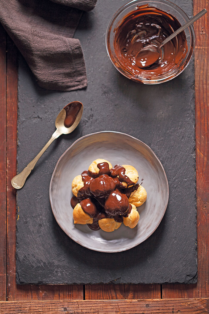 Bitter Çikolatalı Profiterol