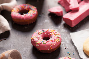 Pembe Çikolatalı Donut Tarifi