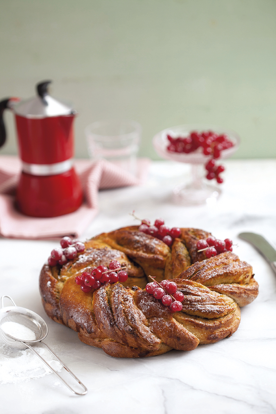 Tarçınlı ve Cevizli Örgü Çörek