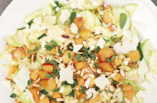 Kayısılı Çiğ Kabak Salatası