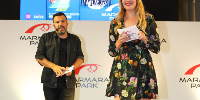 Derya Şensoy Marmara Park'ta Şans Dağıttı