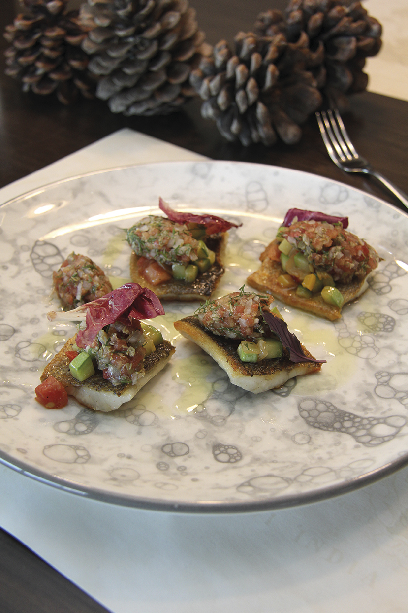 Sote Sebze ve Domates Salsalı Izgara Levrek Fileto