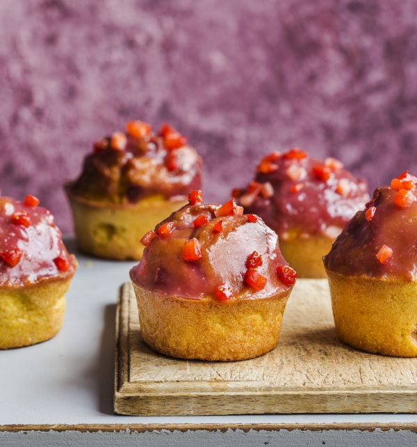 Nohut unu ile glütensiz çilekli kek