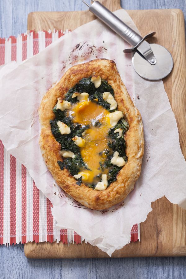 Yumurtalı ve Ispanaklı Pide