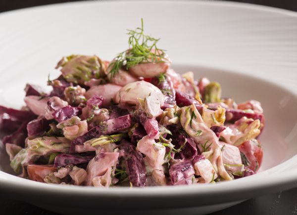 Pancarlı ve Keçi Peynirli Ceviz Salatası