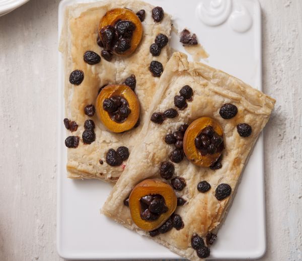 Kayısılı ve Çikolatalı Milföy Börek