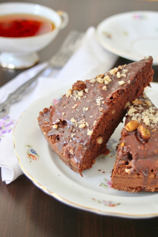 Badem Aromalı Cevizli Brownie 