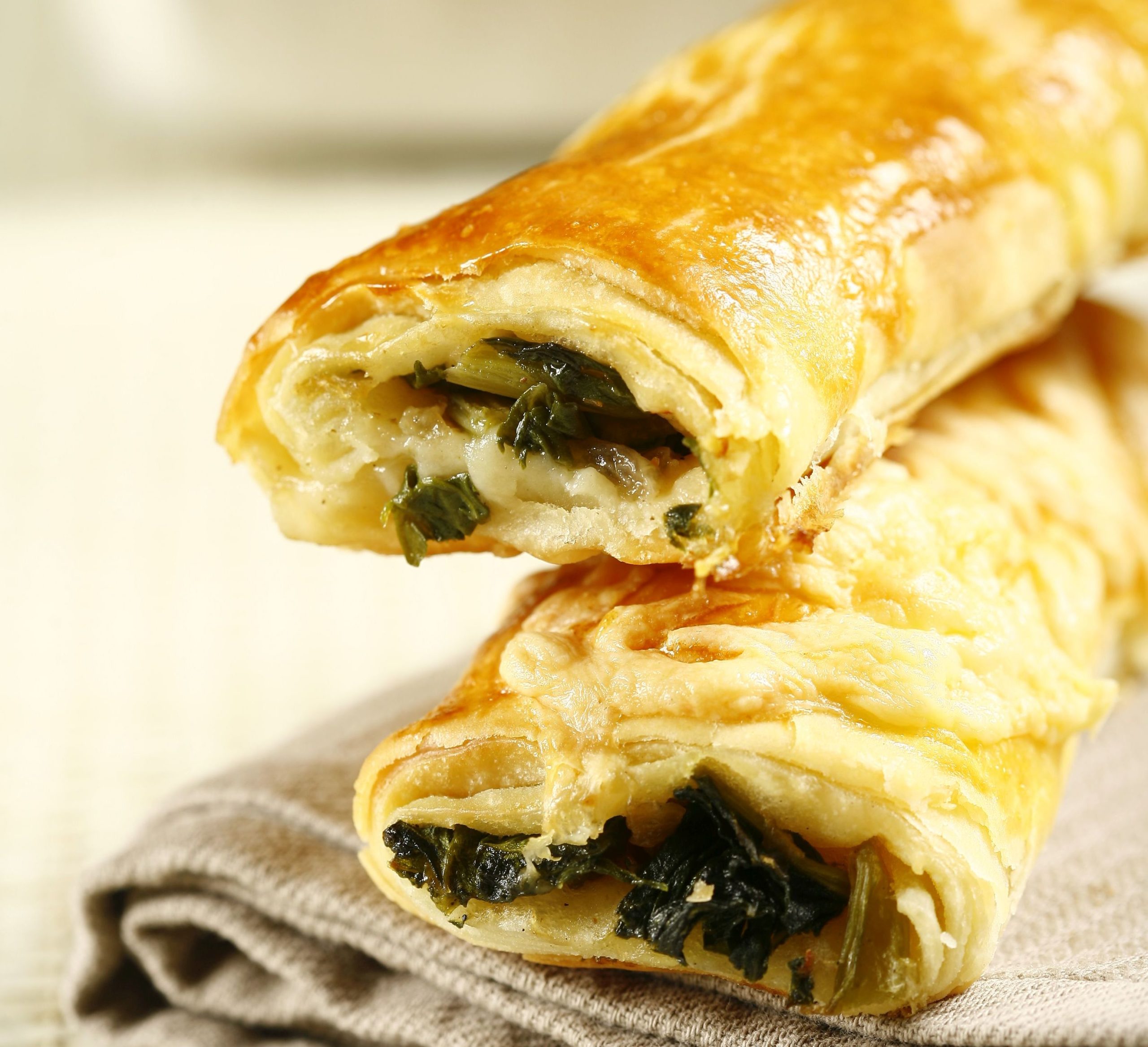 Ispanaklı ve Isırgan Otlu Börek