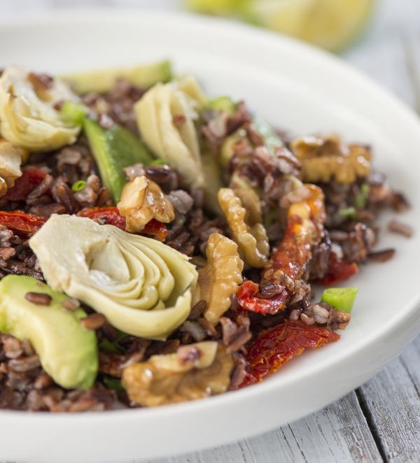 Enginar ve Cevizli Yabani Pirinç Salatası