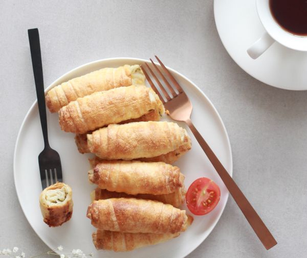 Üç Peynirli Kaymaklı Börek