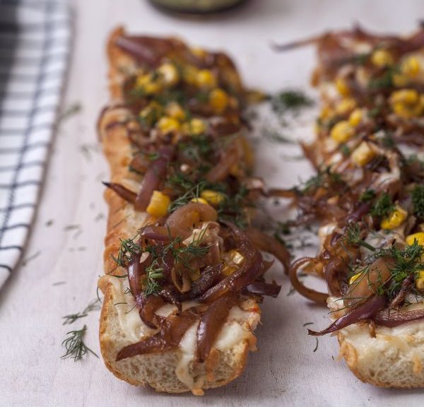 Kırmızı Soğanlı ve Pastırmalı Baget