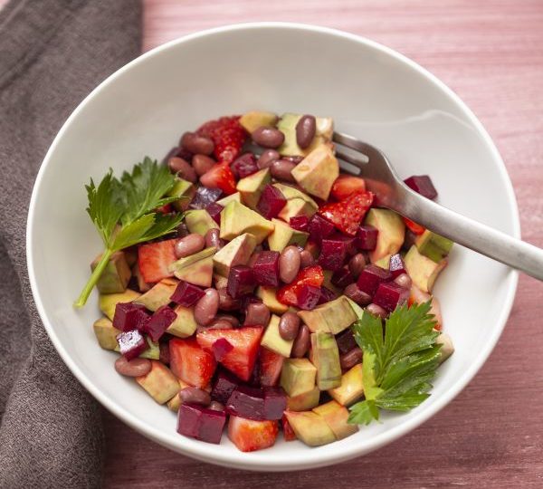 Pancarlı Avokado Salata