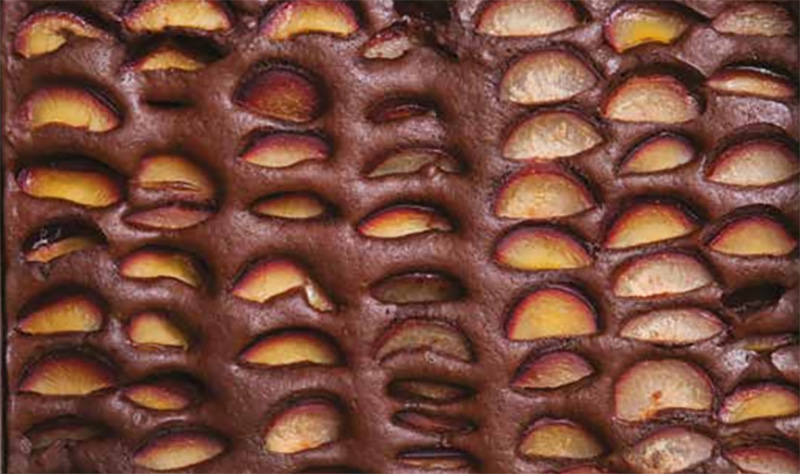 Erikli ve Çikolata Soslu Kek