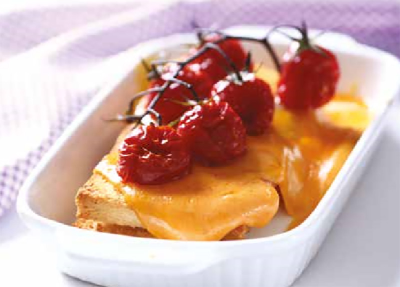 Fırında Domatesli ve Çeddarlı Yumurta  Kavunlu