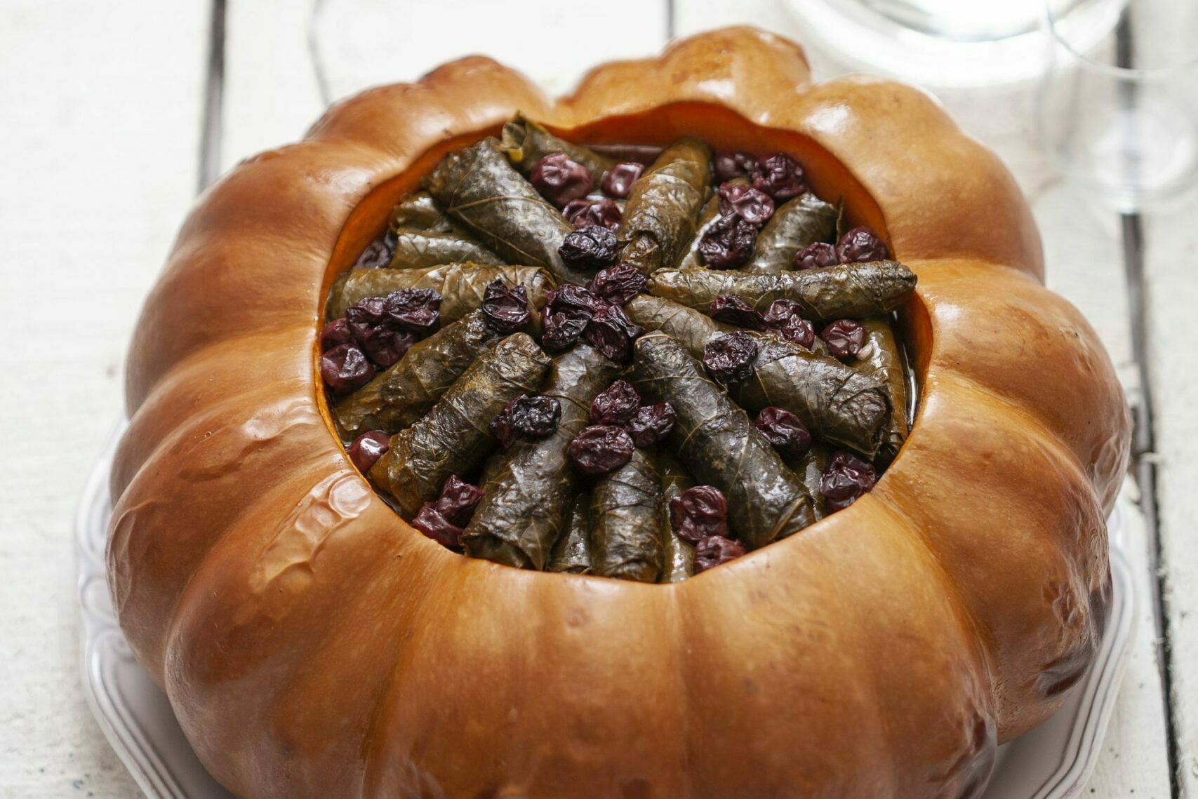 Bal Kabağında Pişmiş Vişneli Yaprak Sarma