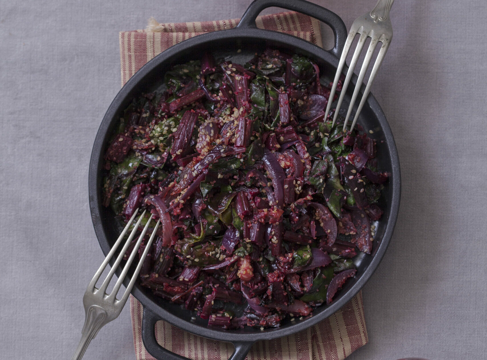 Pancar Yaprağı Kavurması