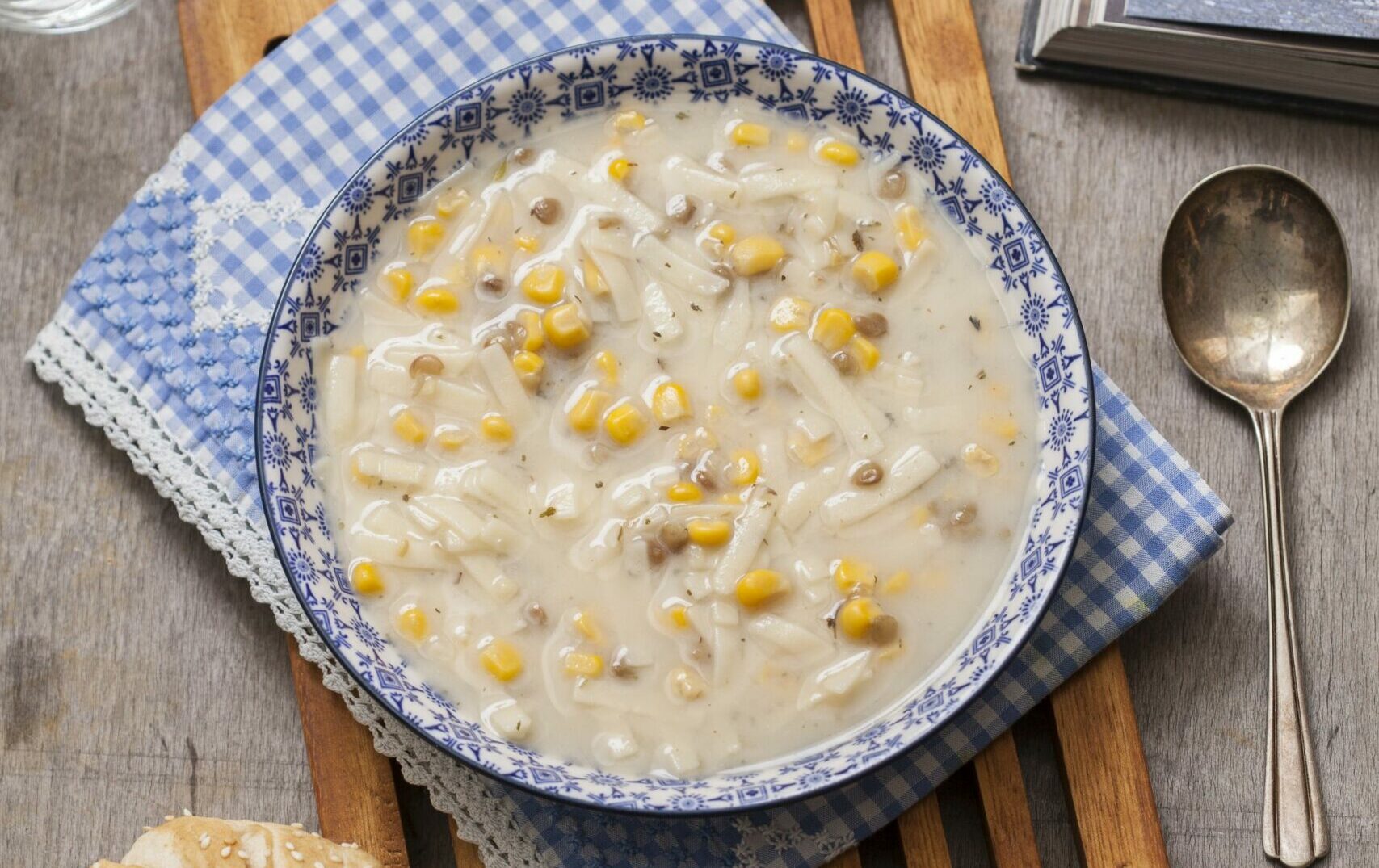 Erişteli ve Yeşil Mercimekli Çorba