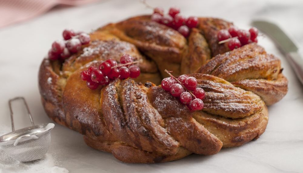 Tarçınlı ve Cevizli Örgü Çörek
