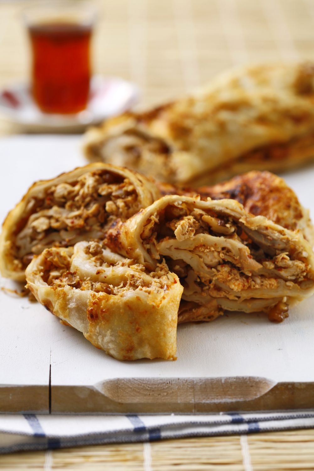 Tavuklu ve Cevizli Yufka Börek