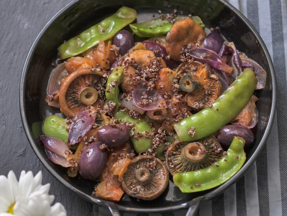 Kırmızı Soğanlı ve Kinoalı Mantar