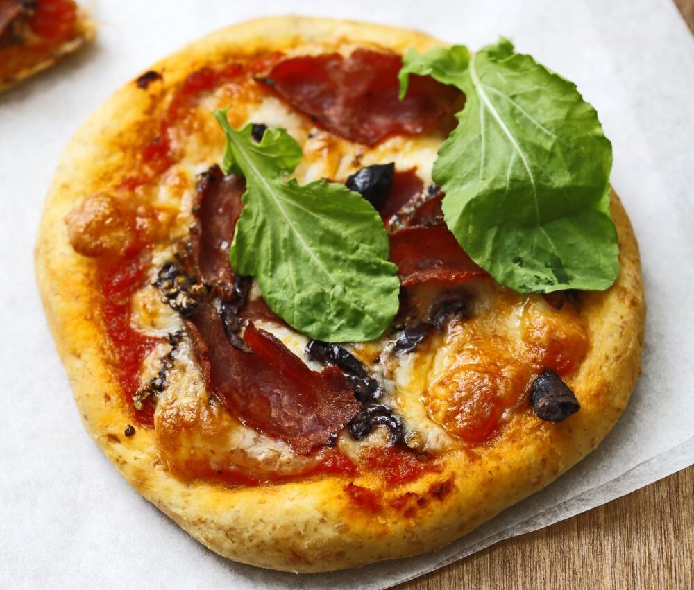 Kavurmalı ve Rokalı Mini Pizza