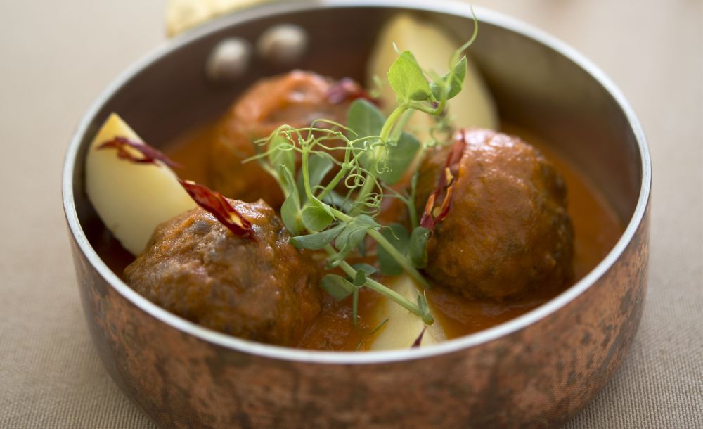 Acı Domates Soslu Kuru Köfte