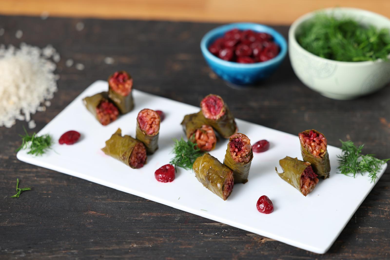 Vişneli Pirinçli Yaprak Dolması