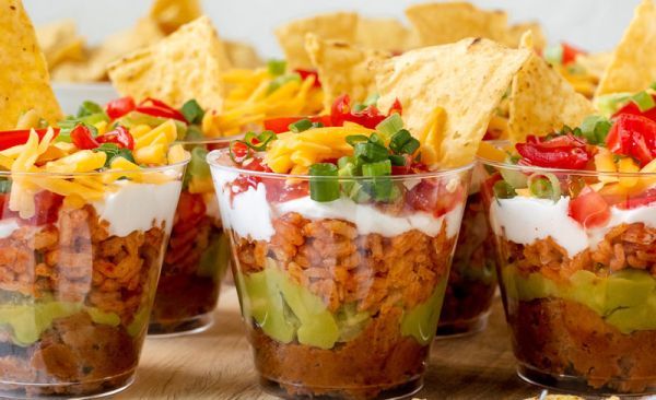 Yedi Katmanlı Pirinçli ve Fasulyeli Dip