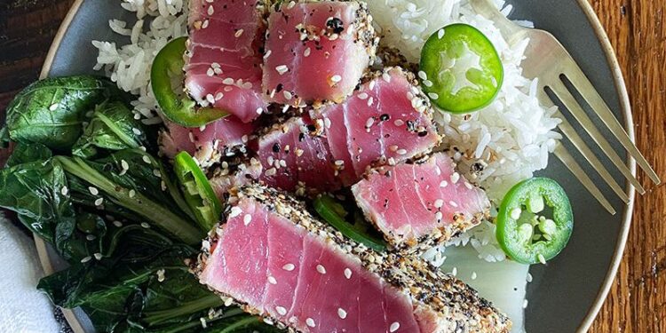 Simit Baharatı Kaplı Mühürlenmiş Ton Balığı Bifteği