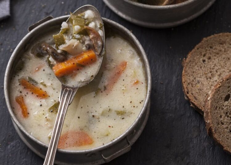 Yulaflı Sebzeli Mantar Çorbası