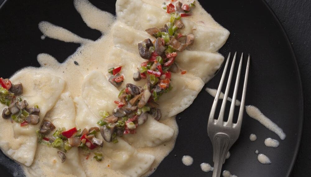 Mantarlı ve Mantar Soslu Mantı