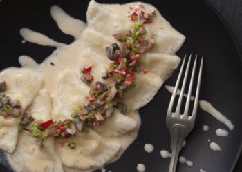 Mantarlı ve Mantar Soslu Mantı