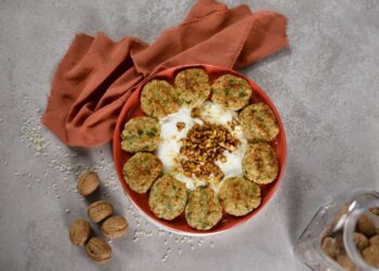 Pratik Pirinçli Cevizli Salata