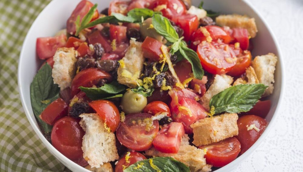 Kuru Üzümlü ve Peksimetli Salata