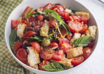 Kuru Üzümlü ve Peksimetli Salata