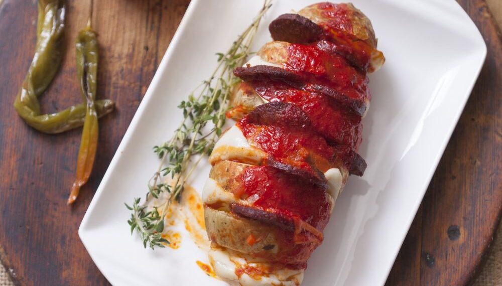 Fırında Sucuklu ve Kaşarlı Patates