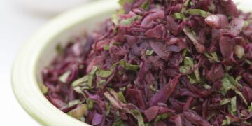 Sumaklı Kırmızı Lahana Salatası