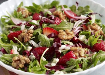 Avokado ve Rokalı Ceviz Salatası