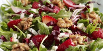 Avokado ve Rokalı Ceviz Salatası