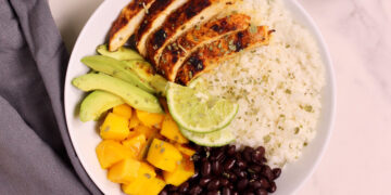 Mango ve Hindistan Cevizi Tropikal Pirinçli Bowl