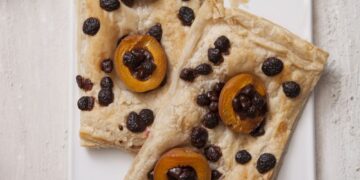 Kayısılı ve Çikolatalı Milföy Börek